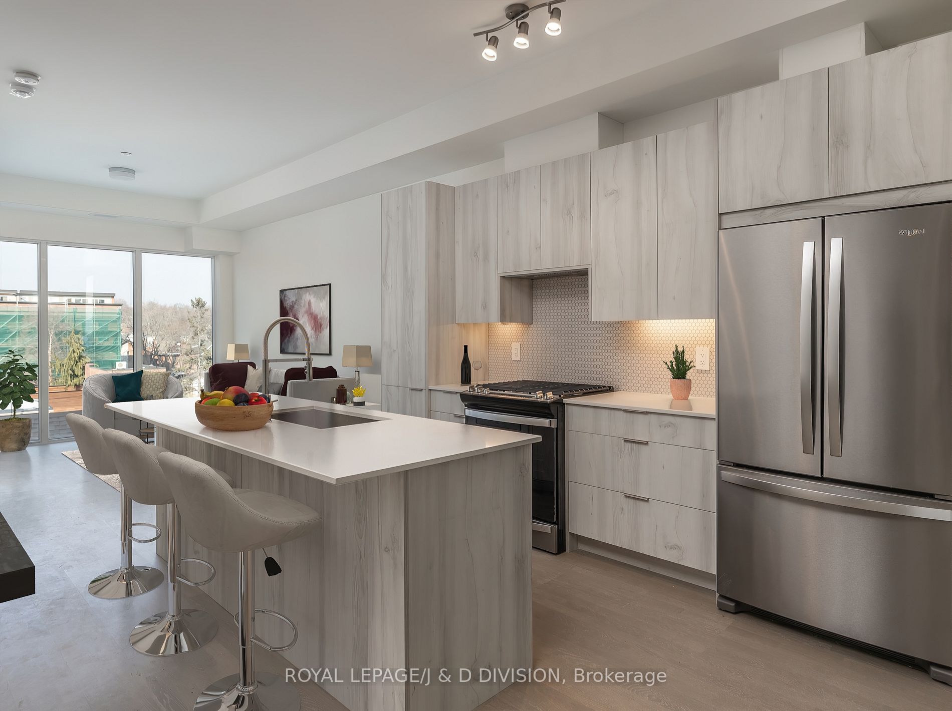 495 Logan Ave, #404