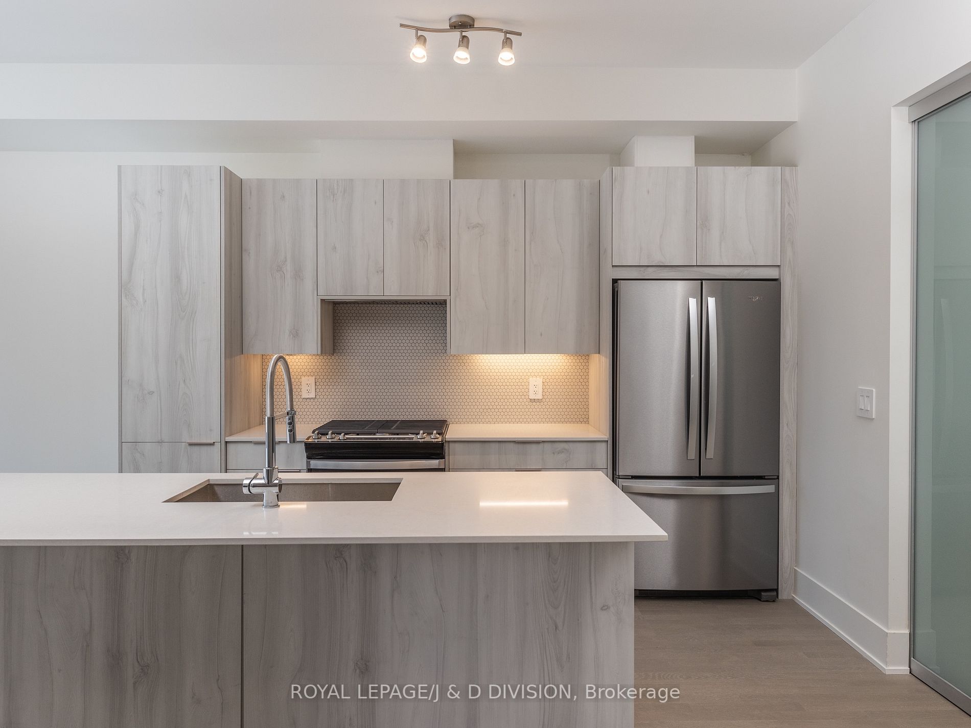 495 Logan Ave, #404