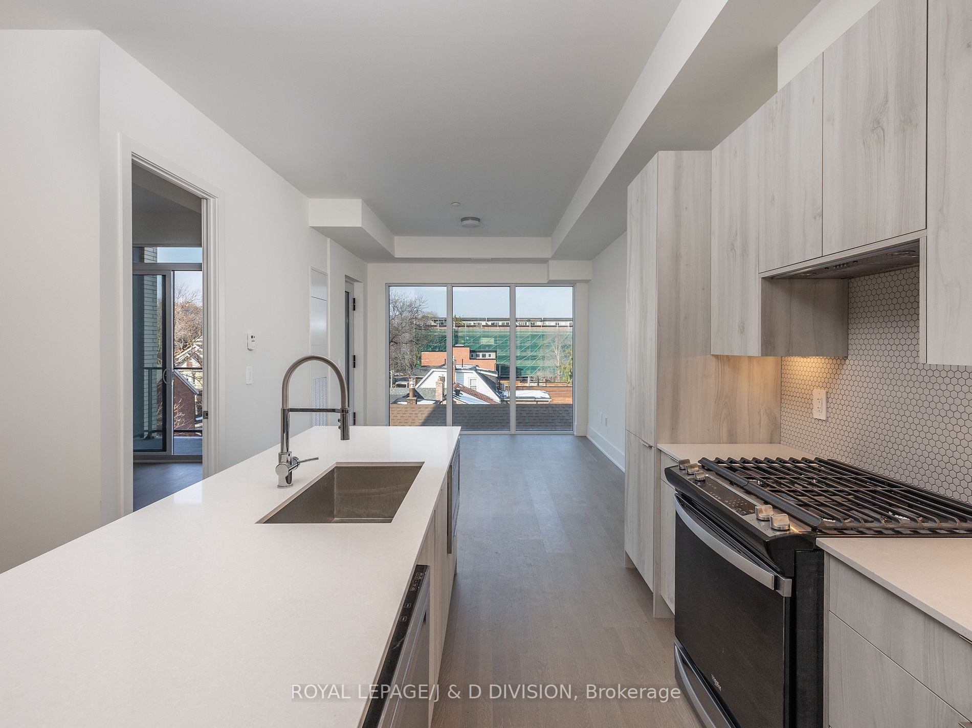 495 Logan Ave, #404