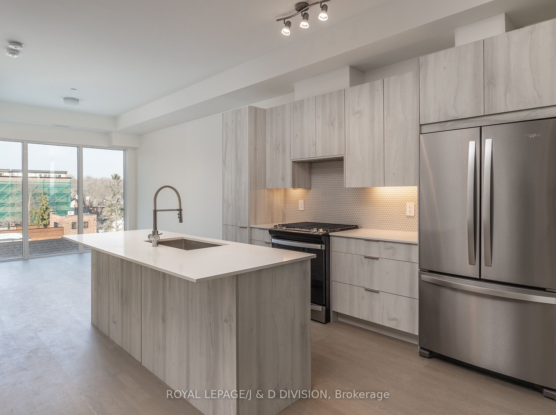 495 Logan Ave, #404