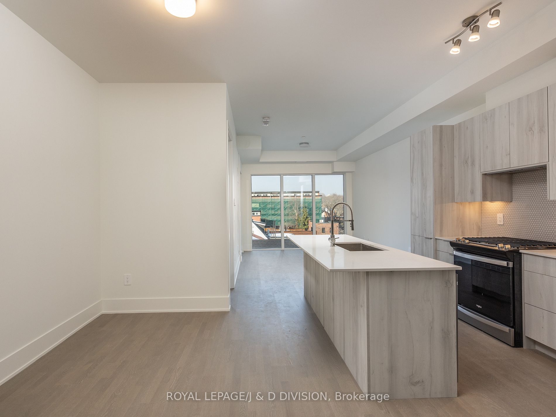 495 Logan Ave, #404