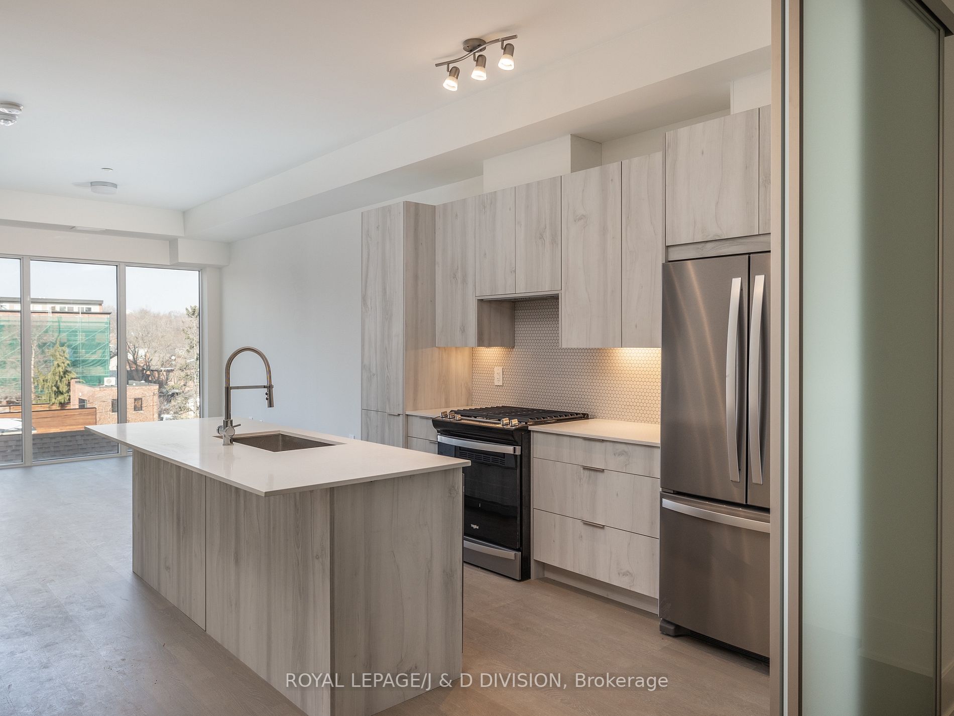 495 Logan Ave, #404