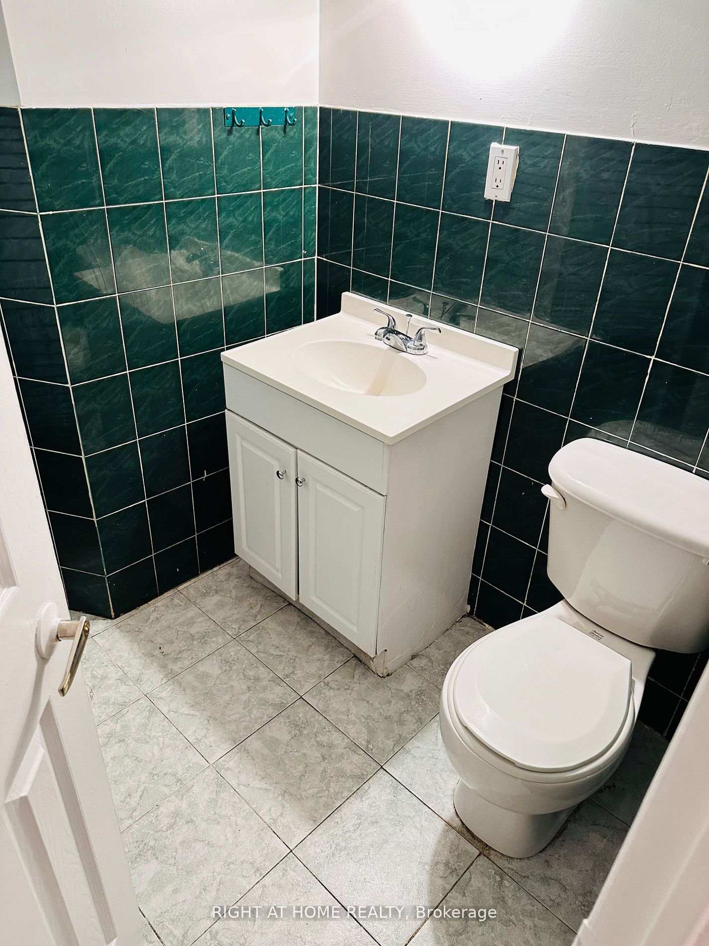 105A Laurel Ave