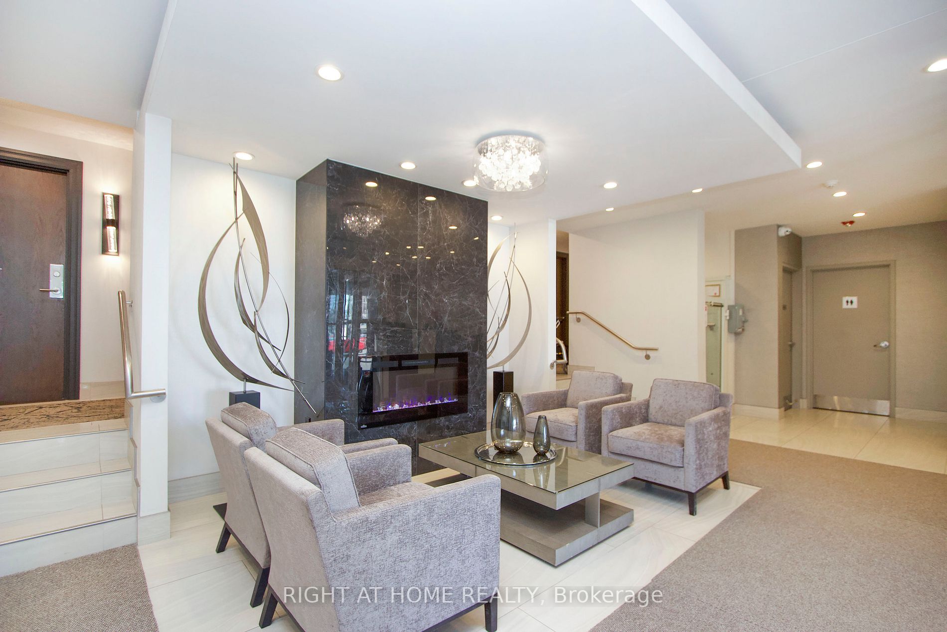 340 Watson Street W, #202