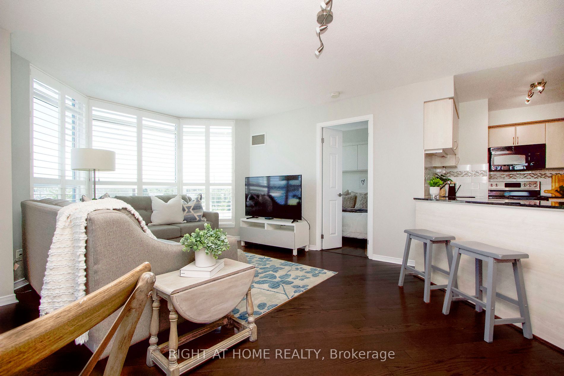 340 Watson Street W, #202