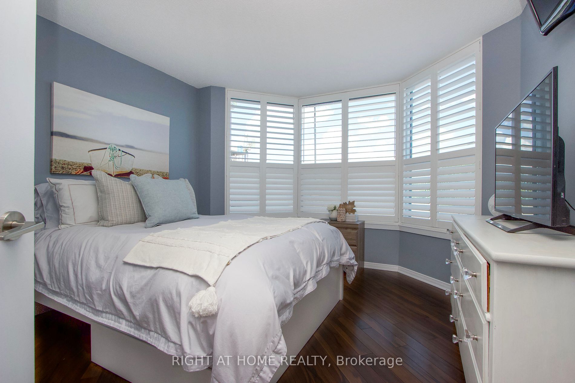 340 Watson Street W, #202