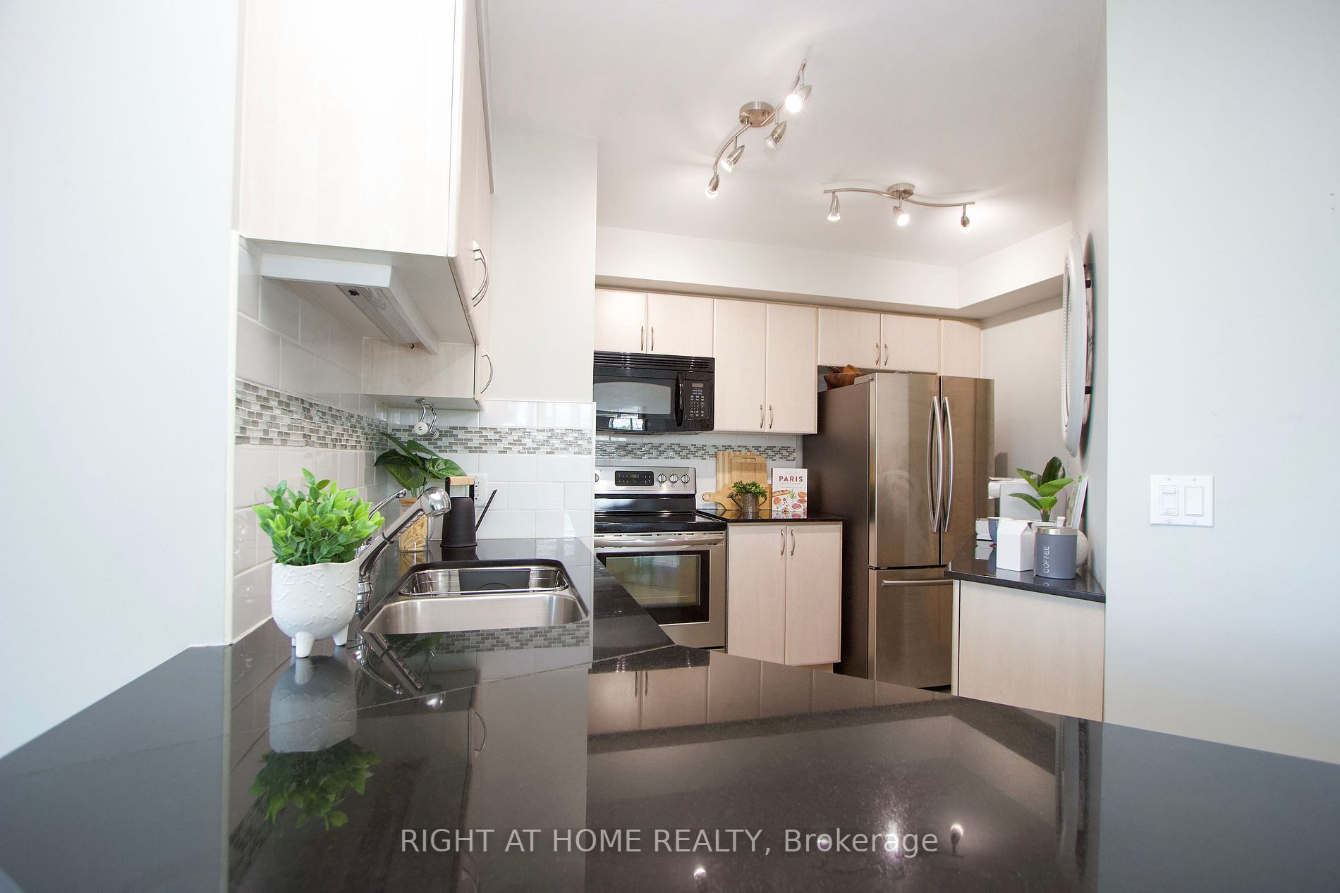 340 Watson Street W, #202