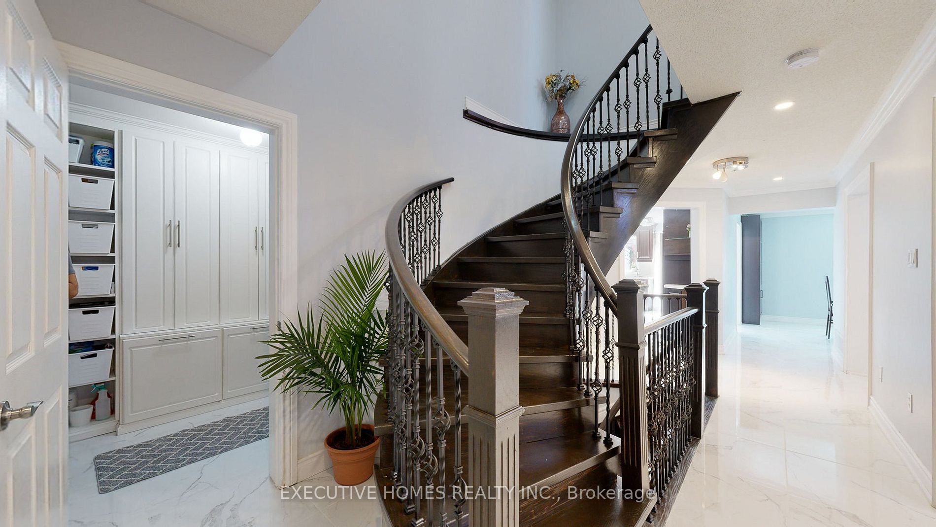 345 Old Harwood Ave