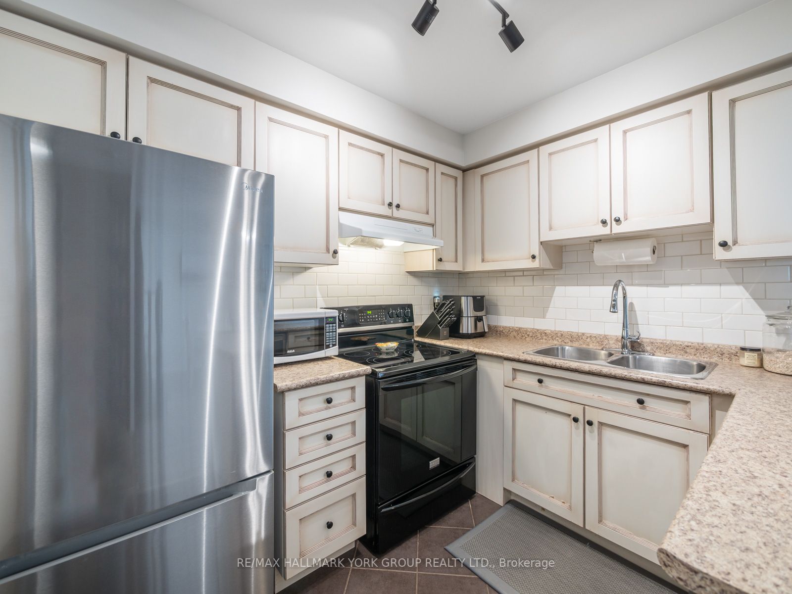 36 Linnell St