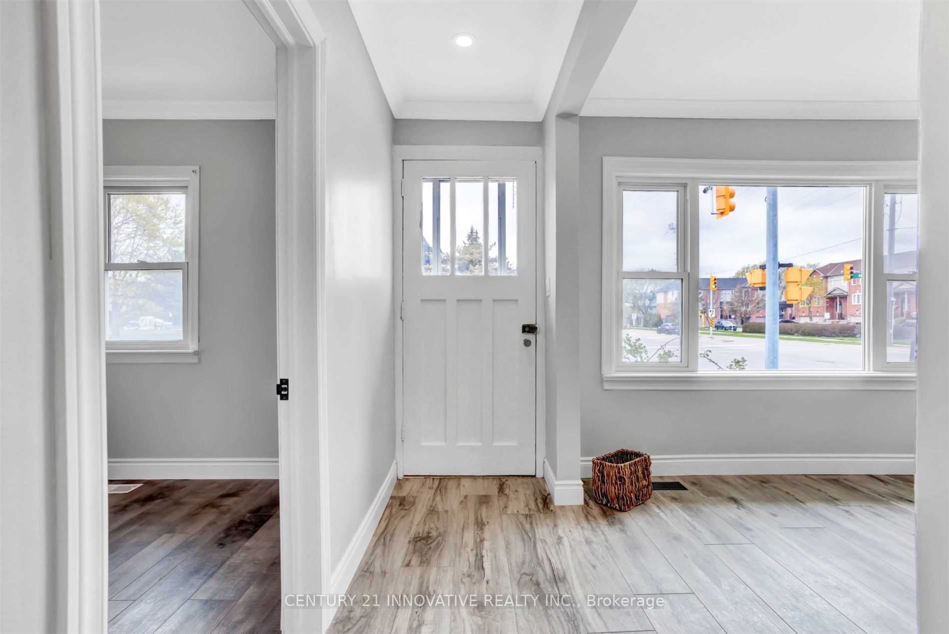 613 Mary Street E