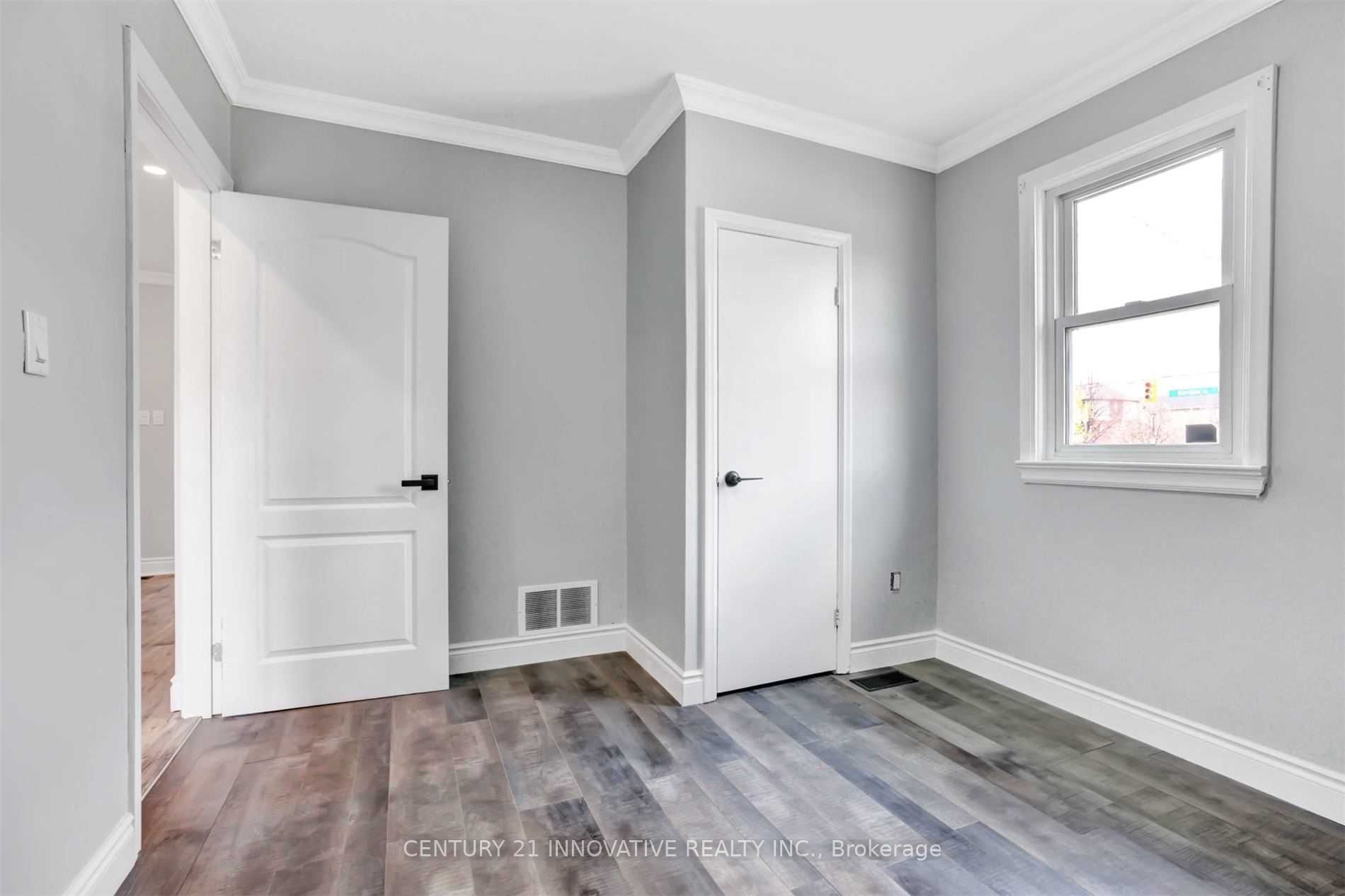 613 Mary Street E