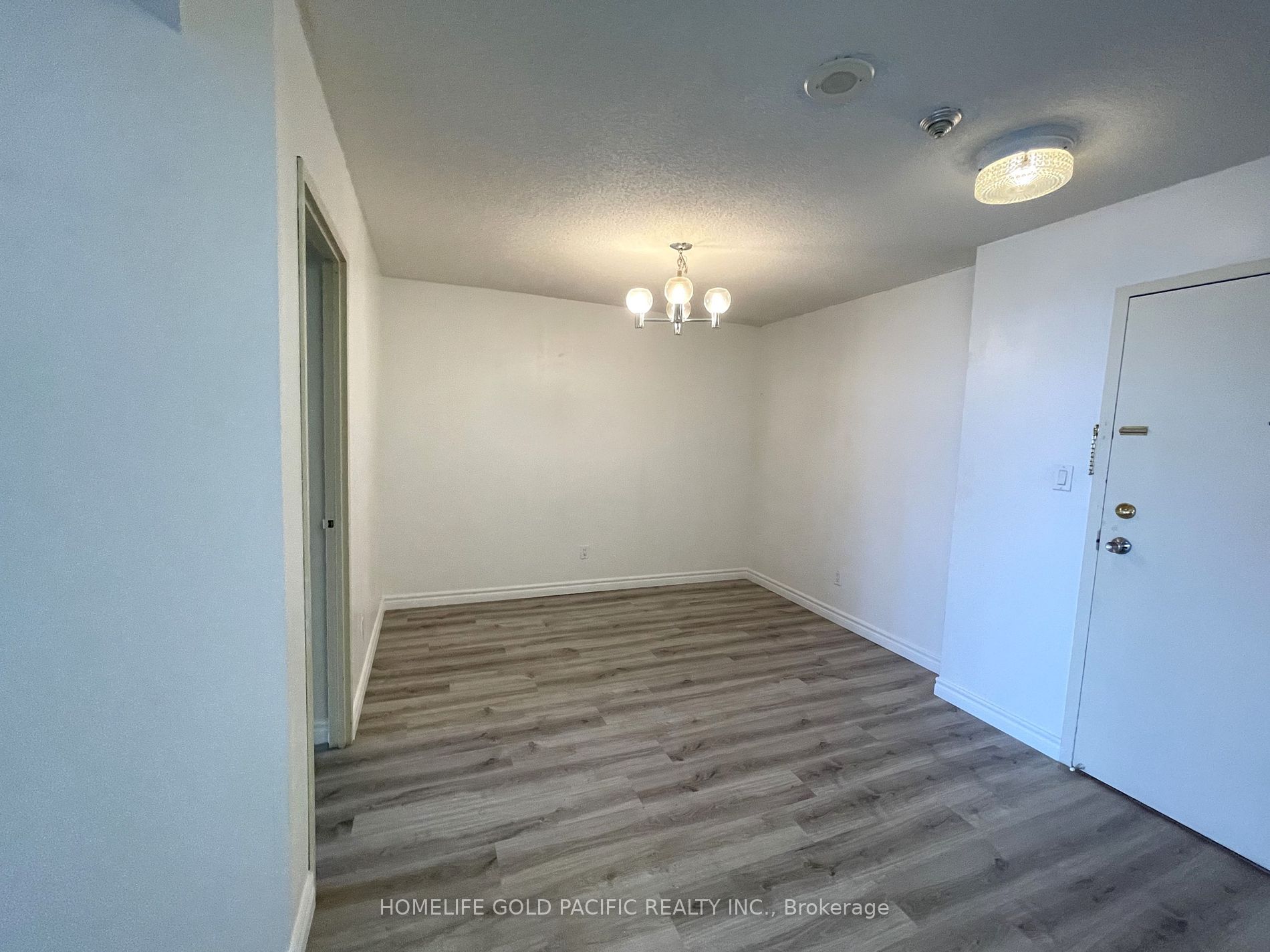 25 Bamburgh Circ, #541