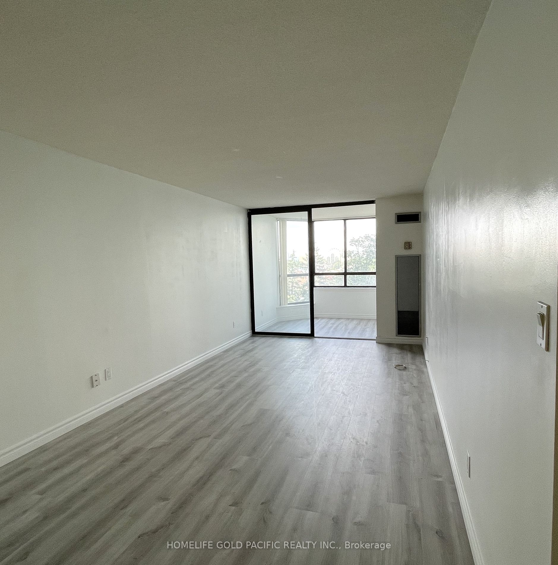 25 Bamburgh Circ, #541