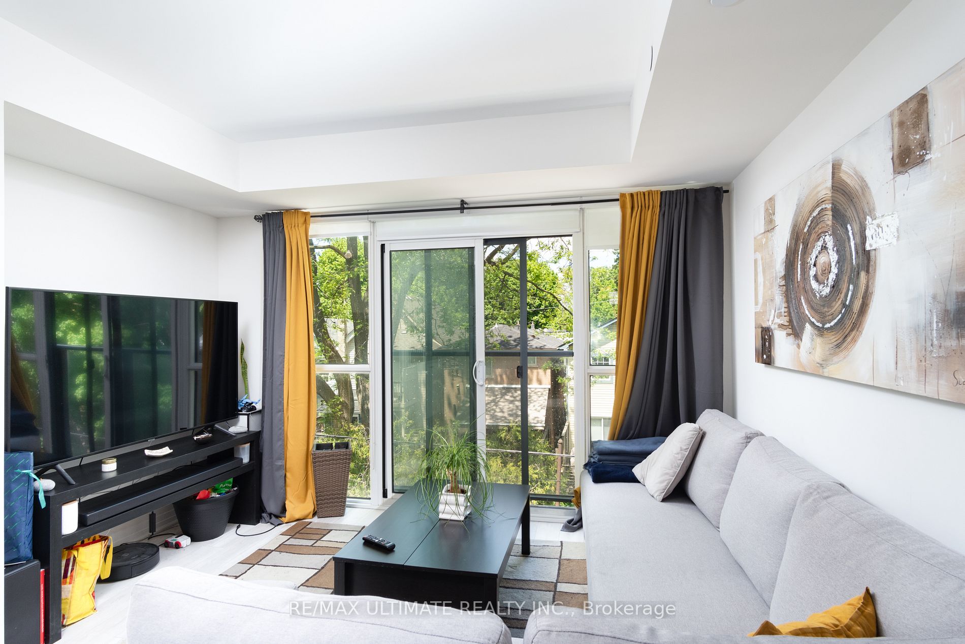 1630 Queen St E, #301