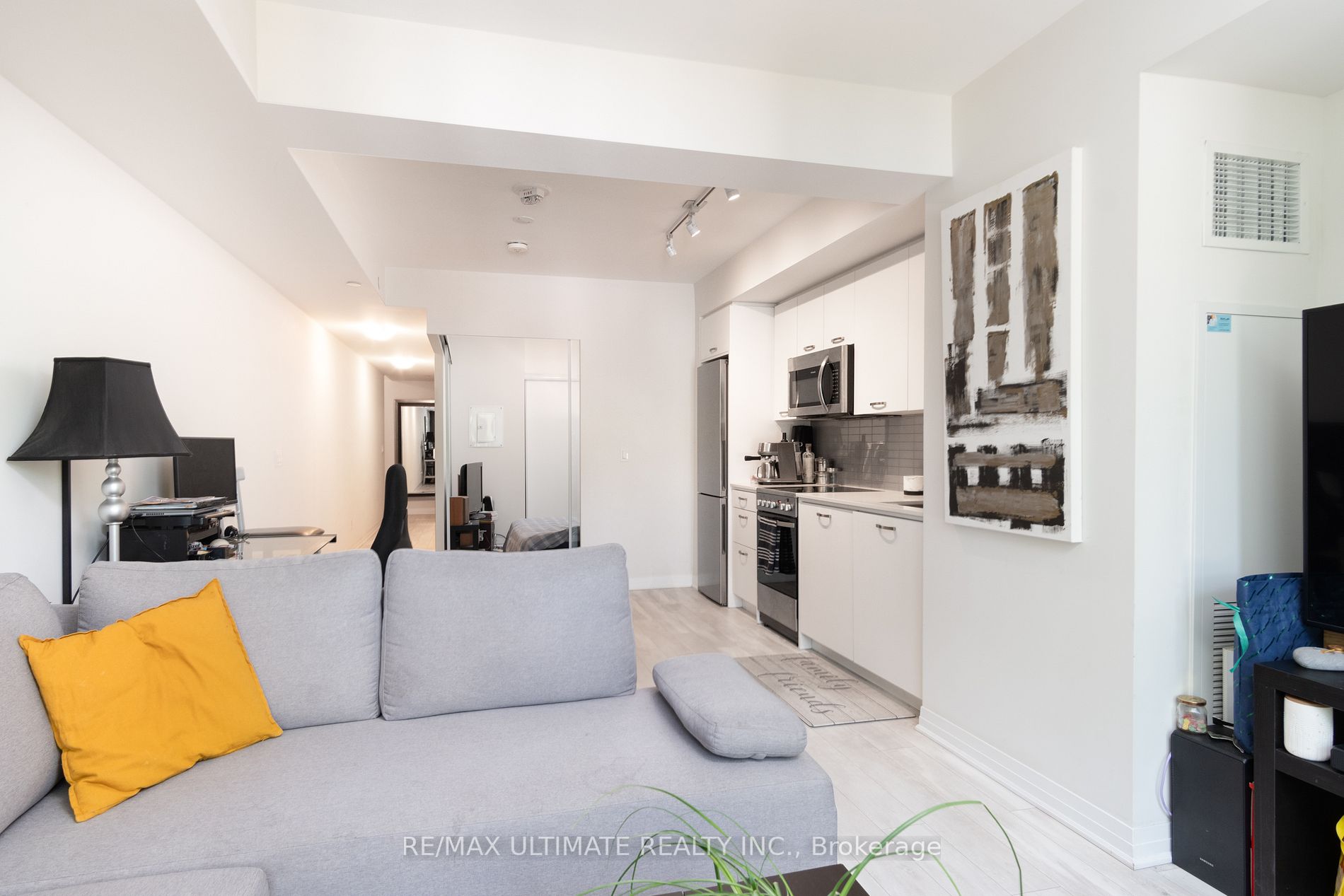 1630 Queen St E, #301