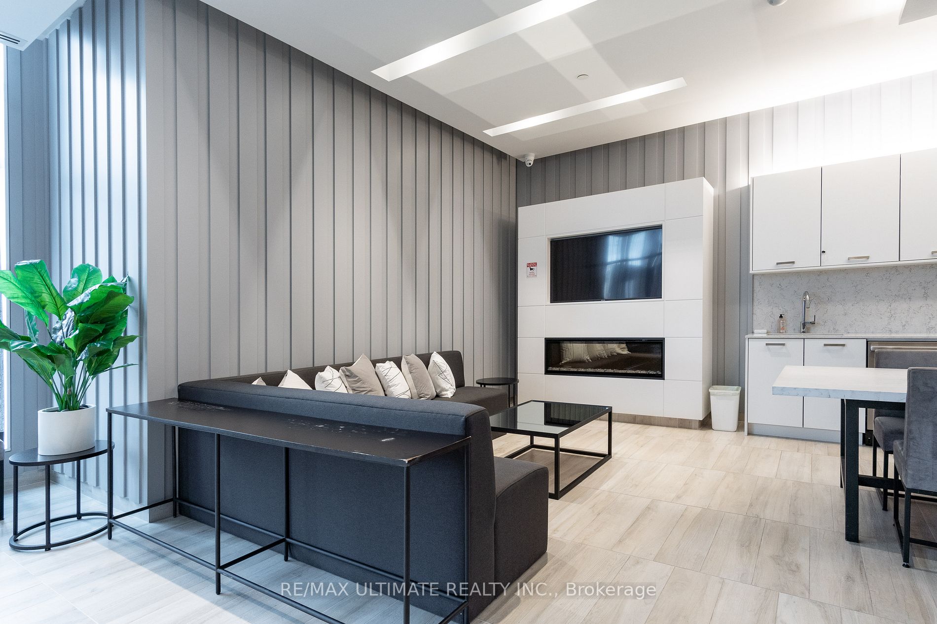 1630 Queen St E, #301