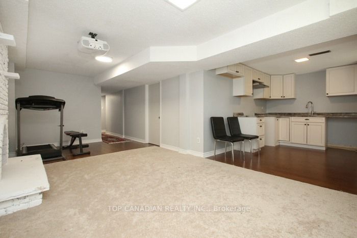 121 Placentia Blvd