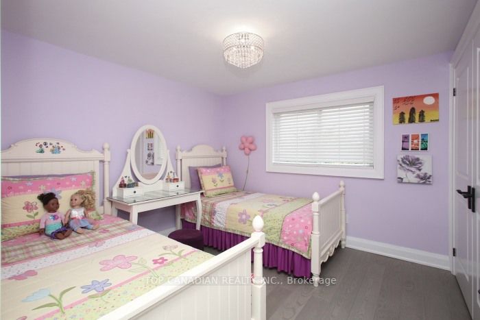 121 Placentia Blvd