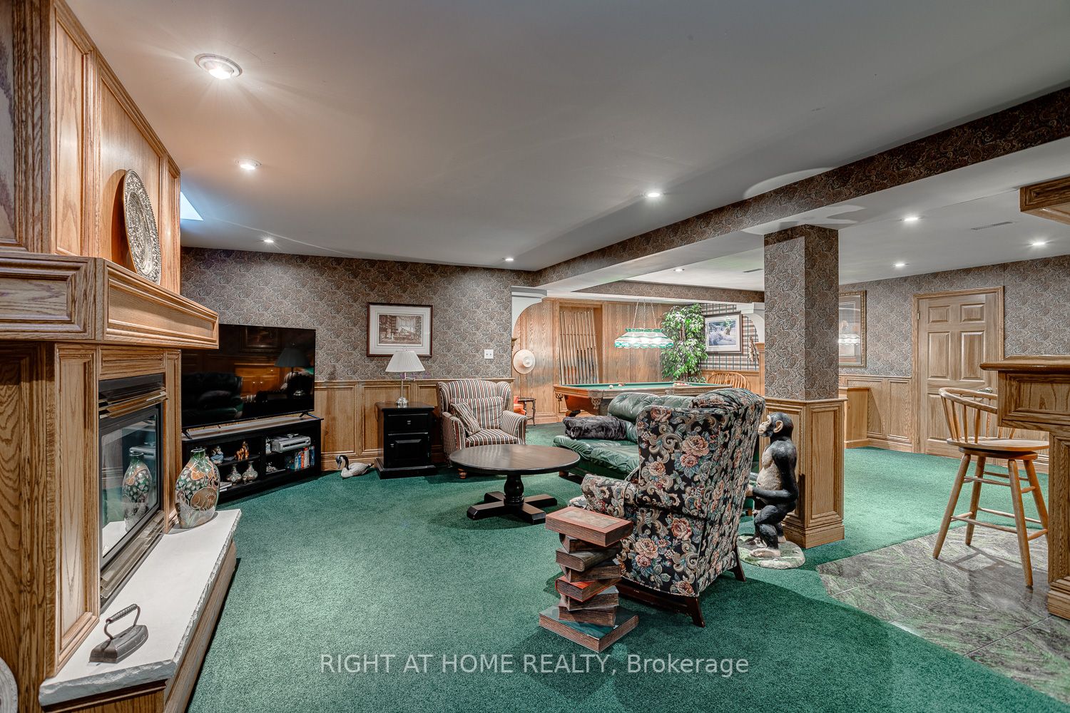 311 Waterbury Crescent