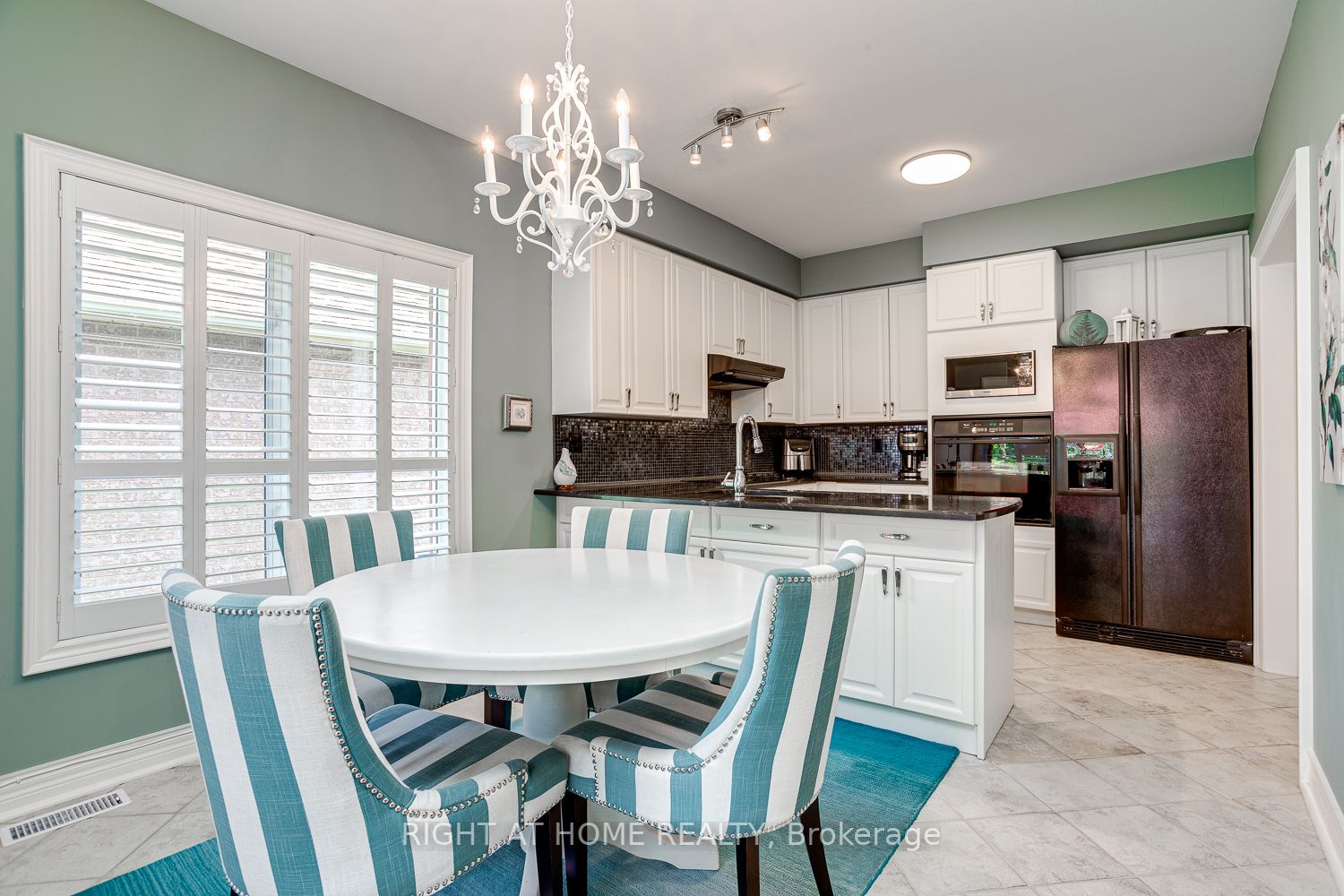 311 Waterbury Crescent