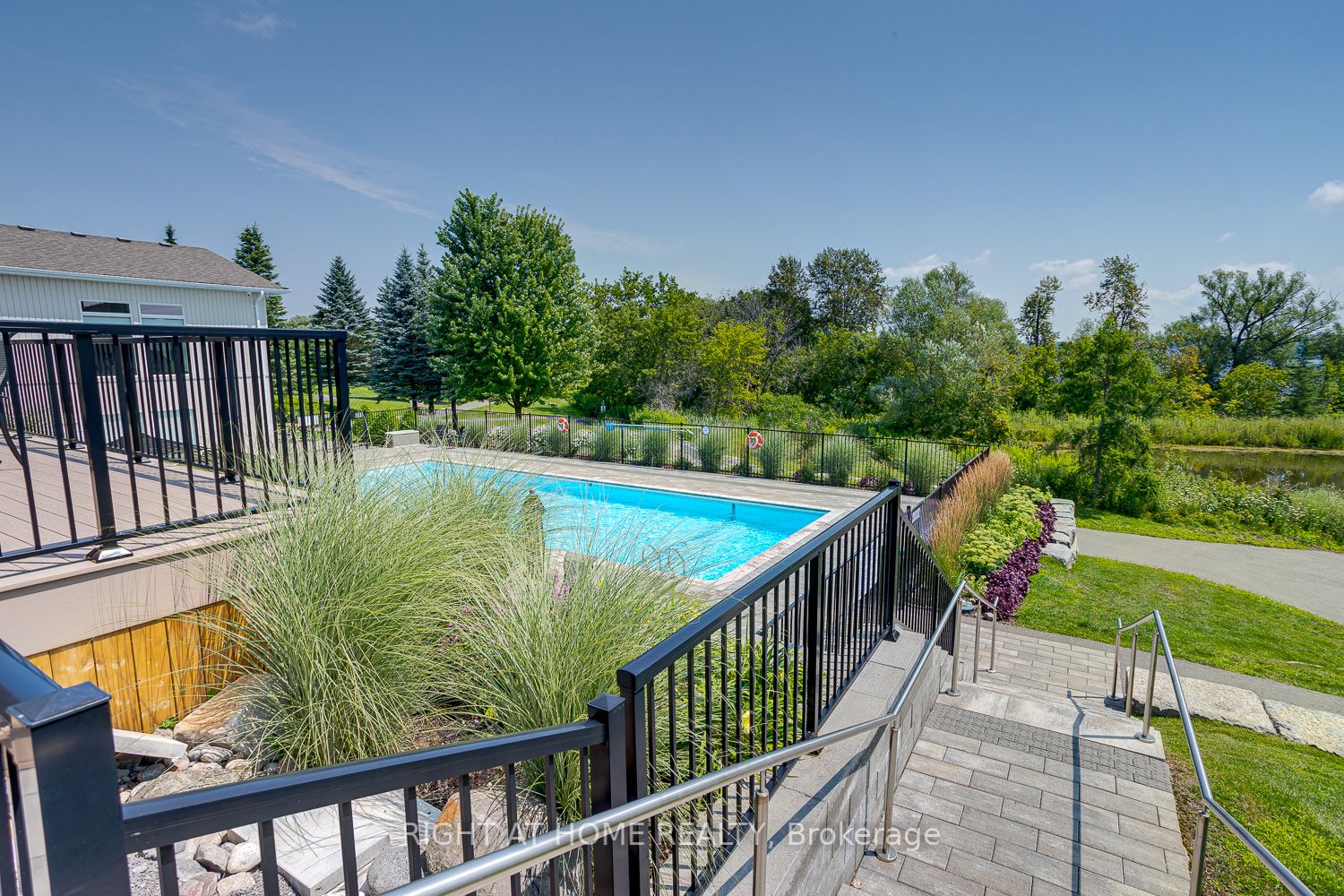 311 Waterbury Crescent