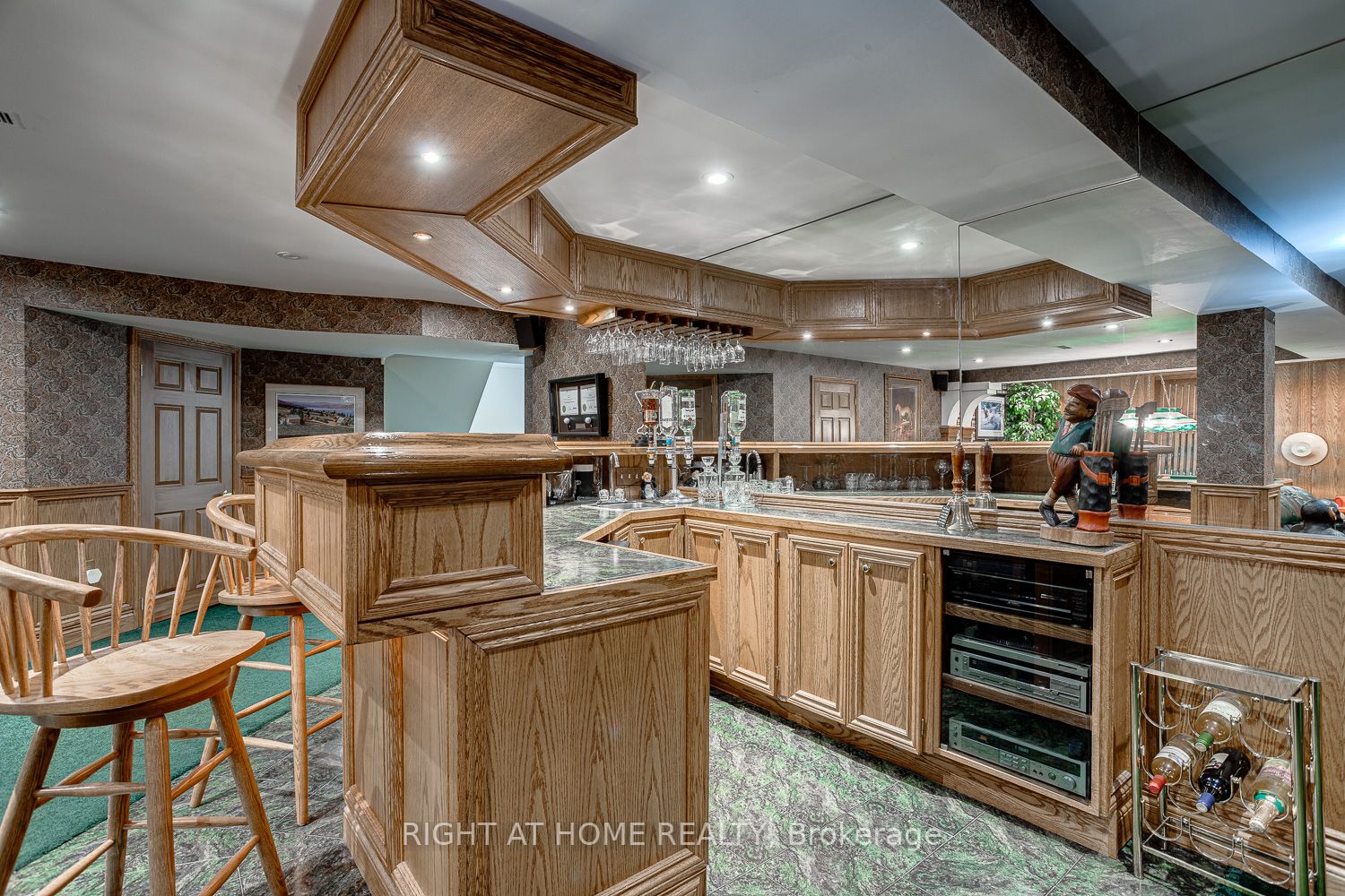 311 Waterbury Crescent