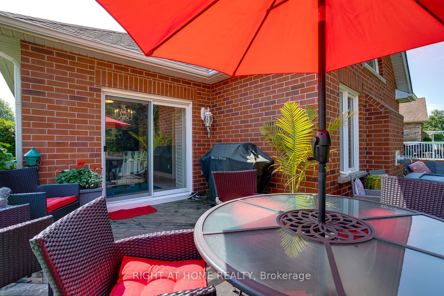 311 Waterbury Crescent