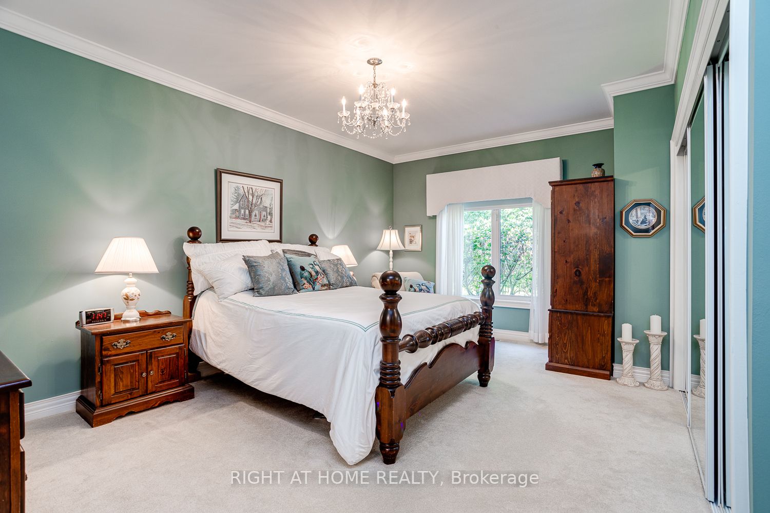 311 Waterbury Crescent