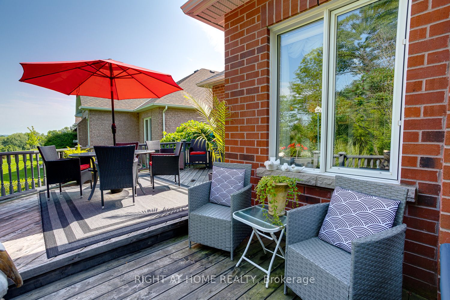 311 Waterbury Crescent