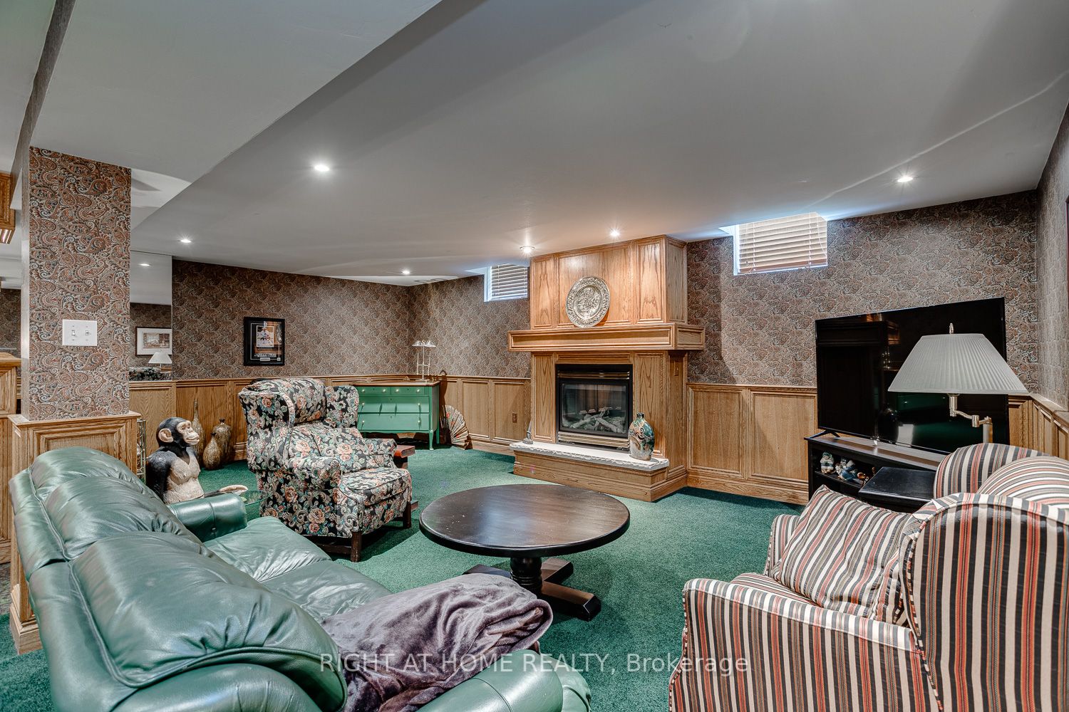311 Waterbury Crescent