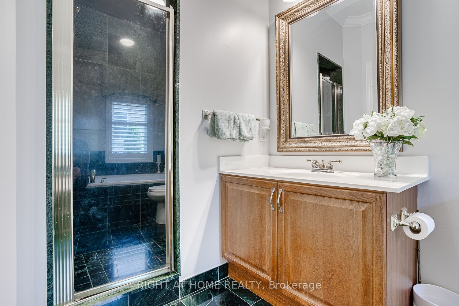 311 Waterbury Crescent