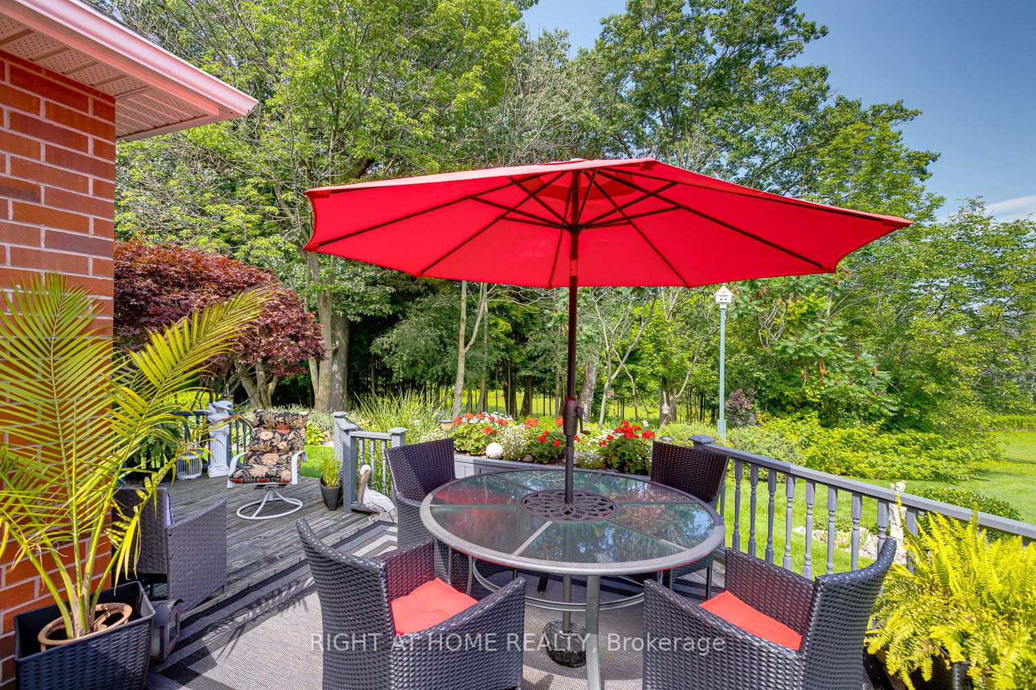 311 Waterbury Crescent