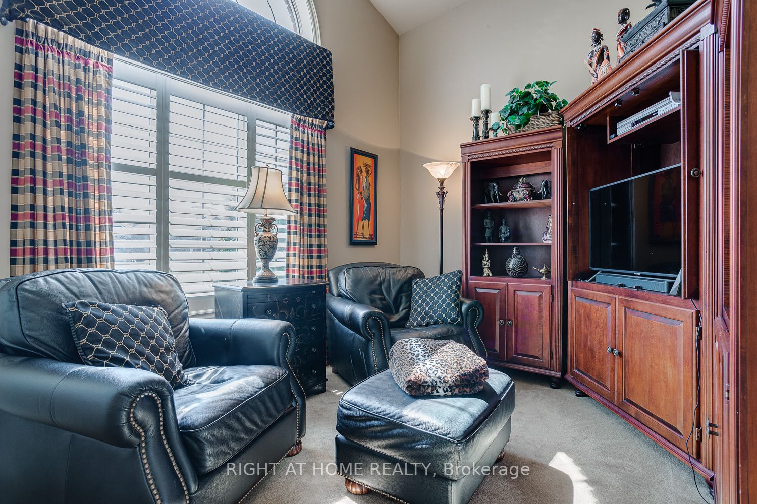 311 Waterbury Crescent