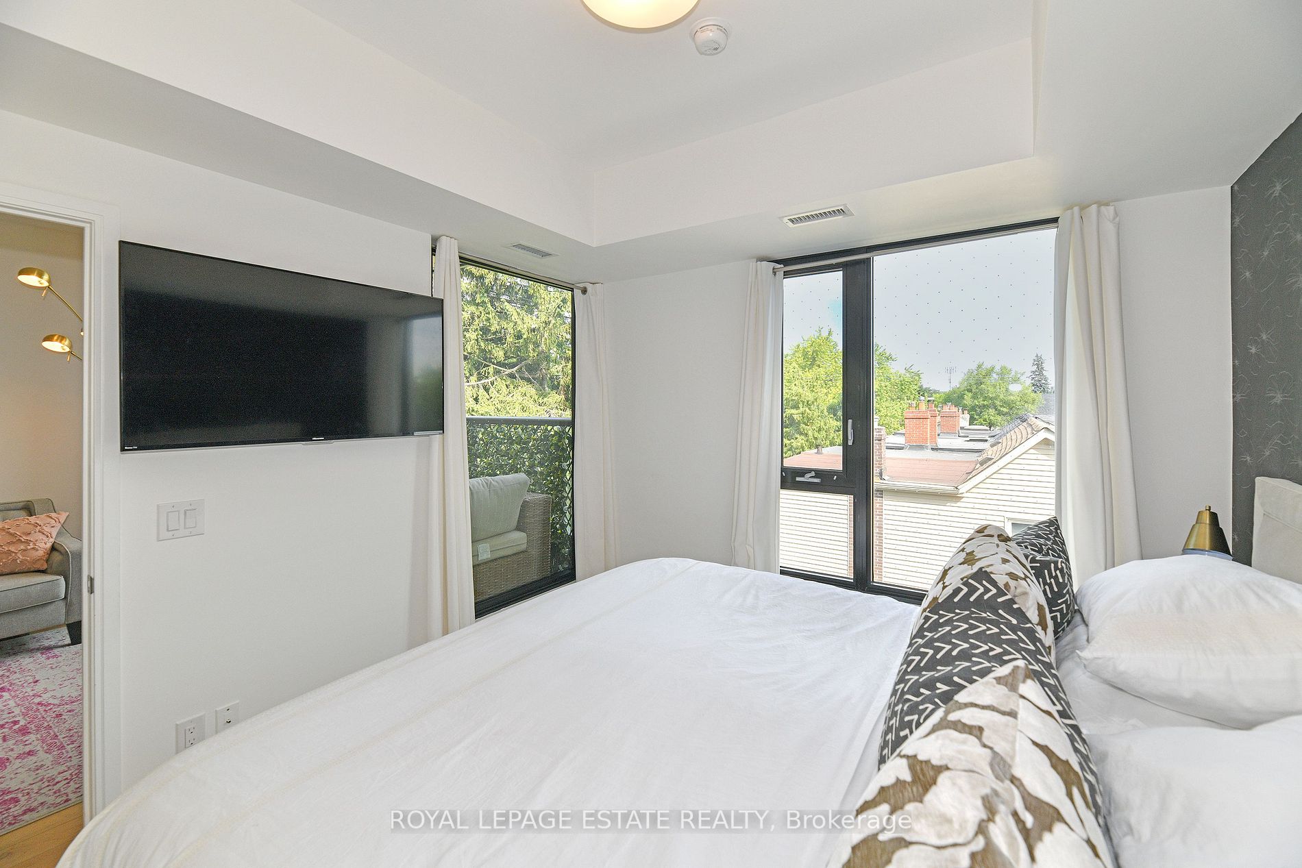 1100 Kingston Rd, #214