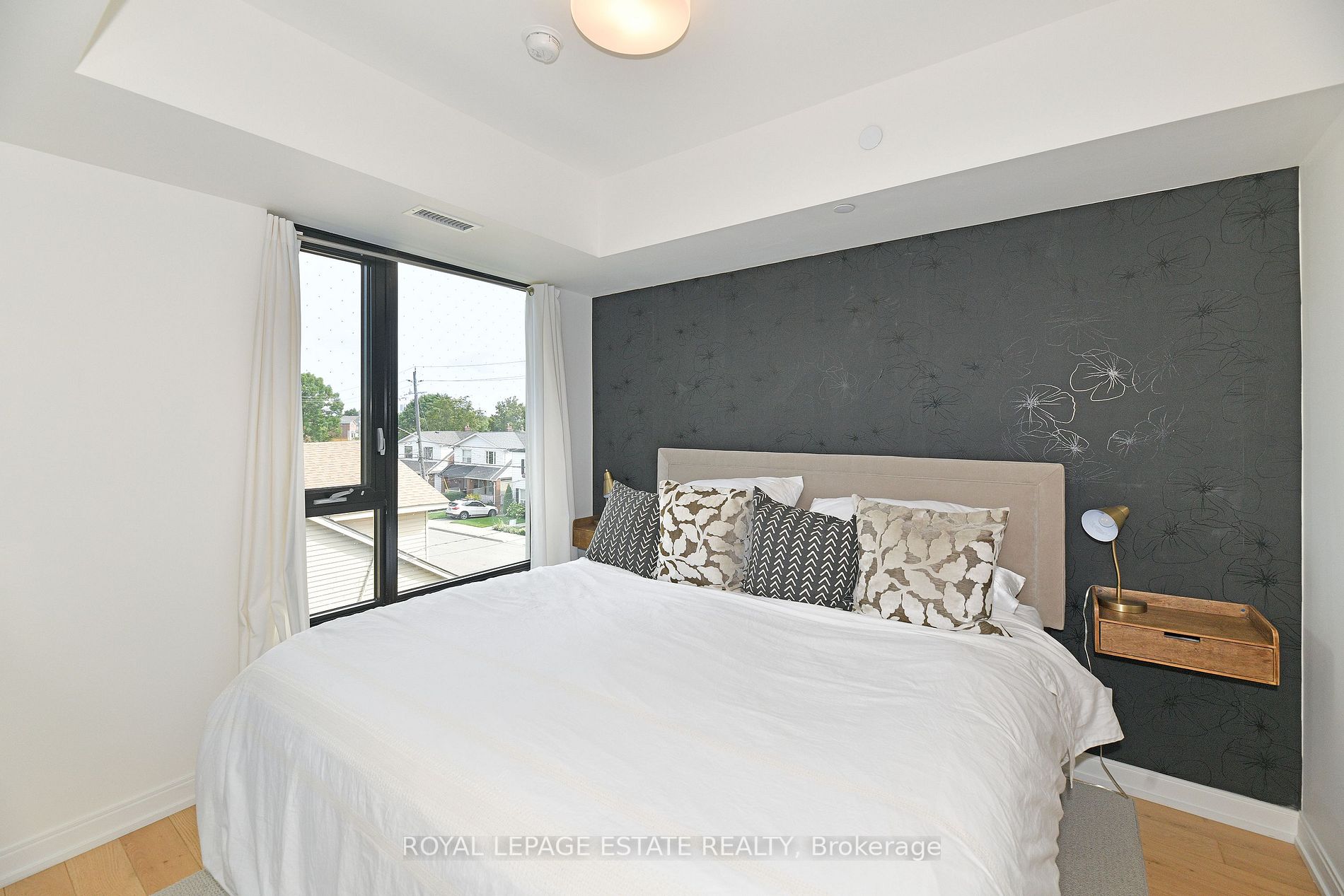 1100 Kingston Rd, #214