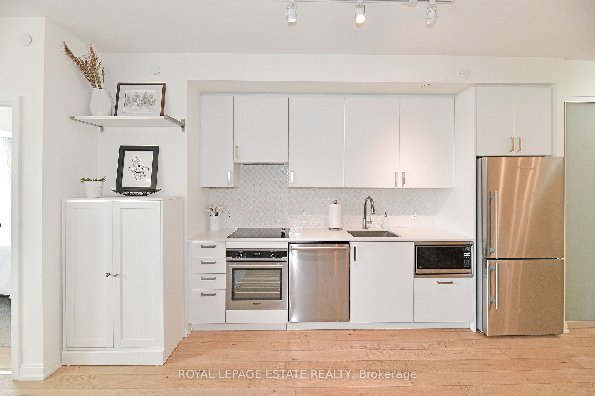 1100 Kingston Rd, #214