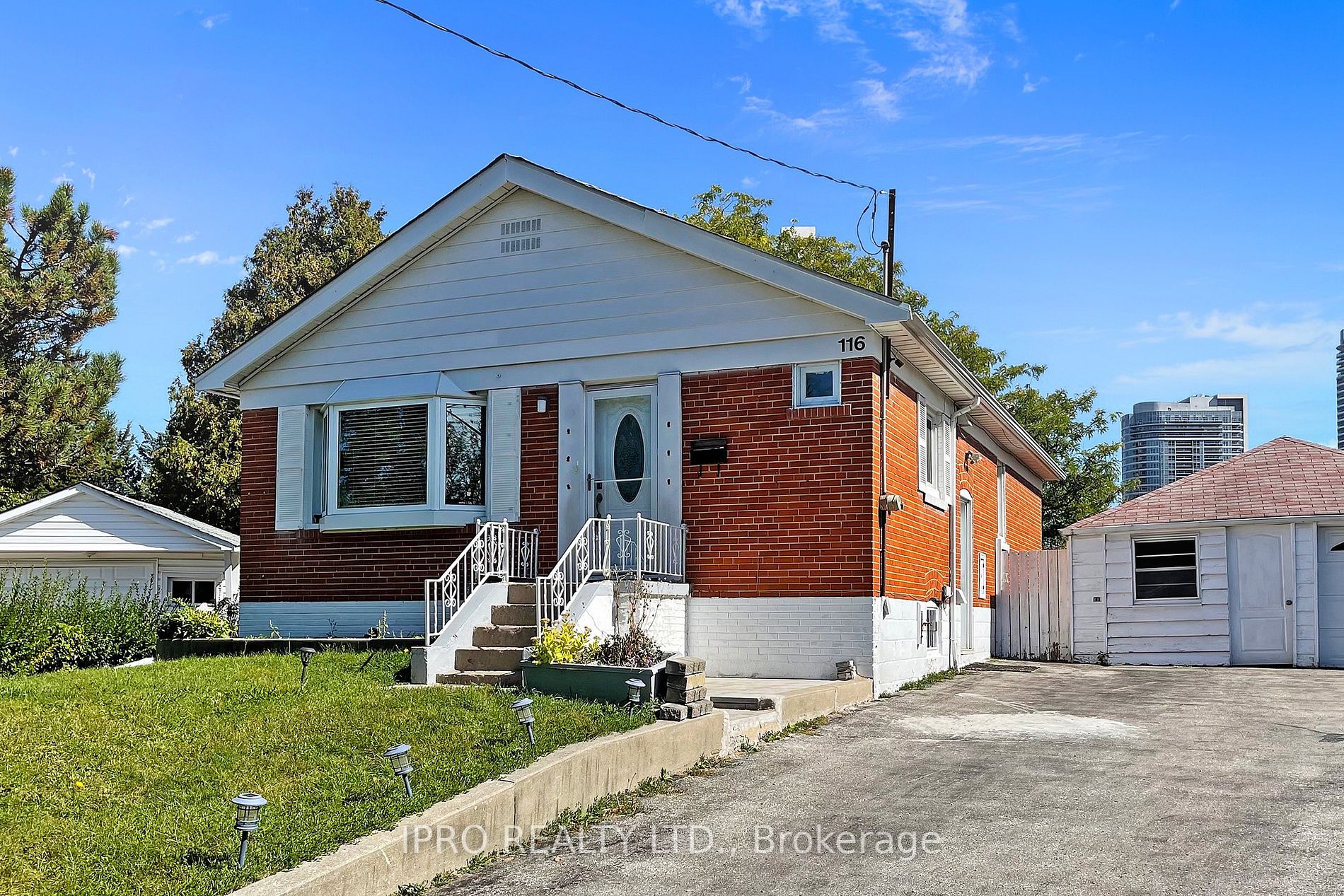 116 Earlton Rd E, #Main