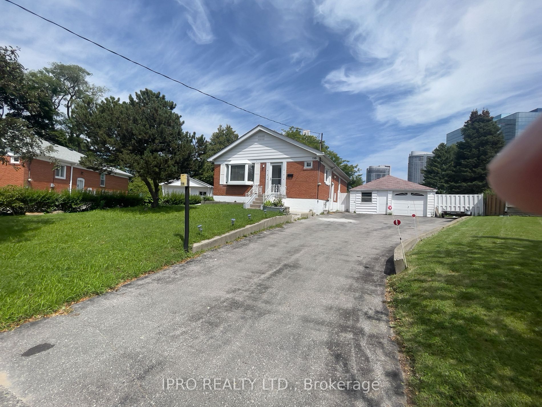 116 Earlton Rd E, #Main