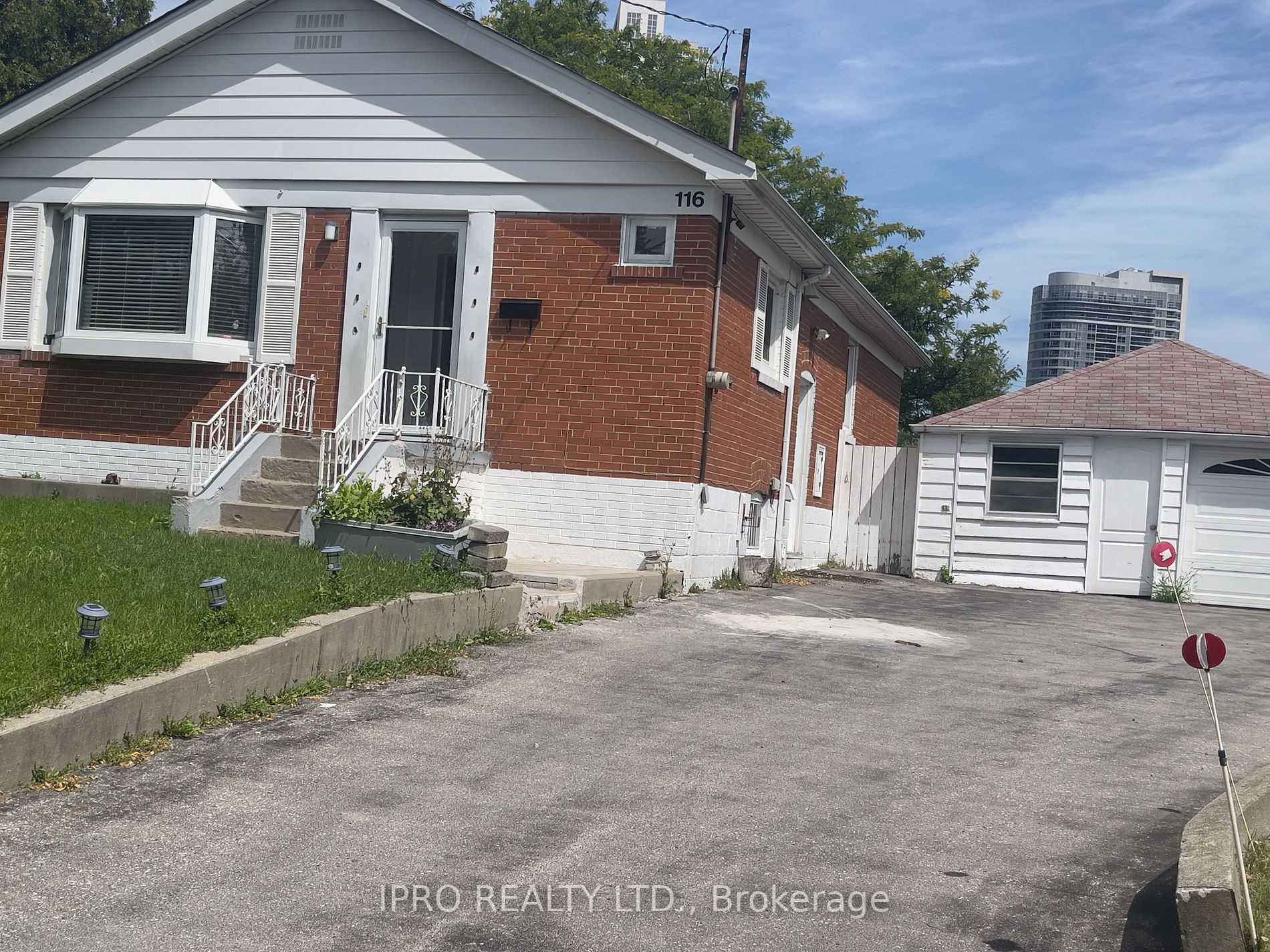 116 Earlton Rd E, #Main