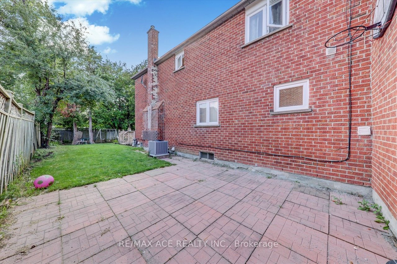 11045 Sheppard Ave E