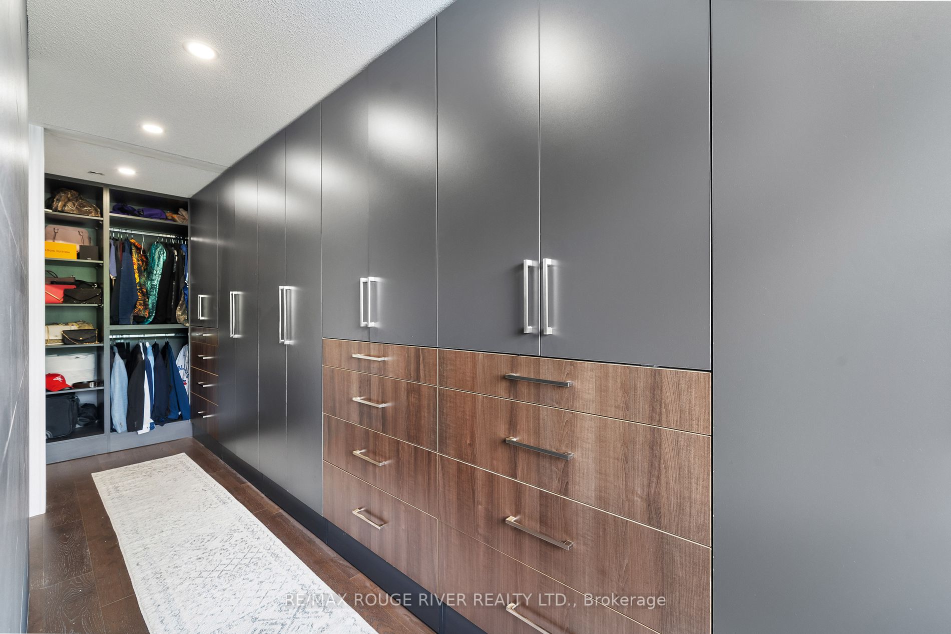 2353 Canterbury Cres