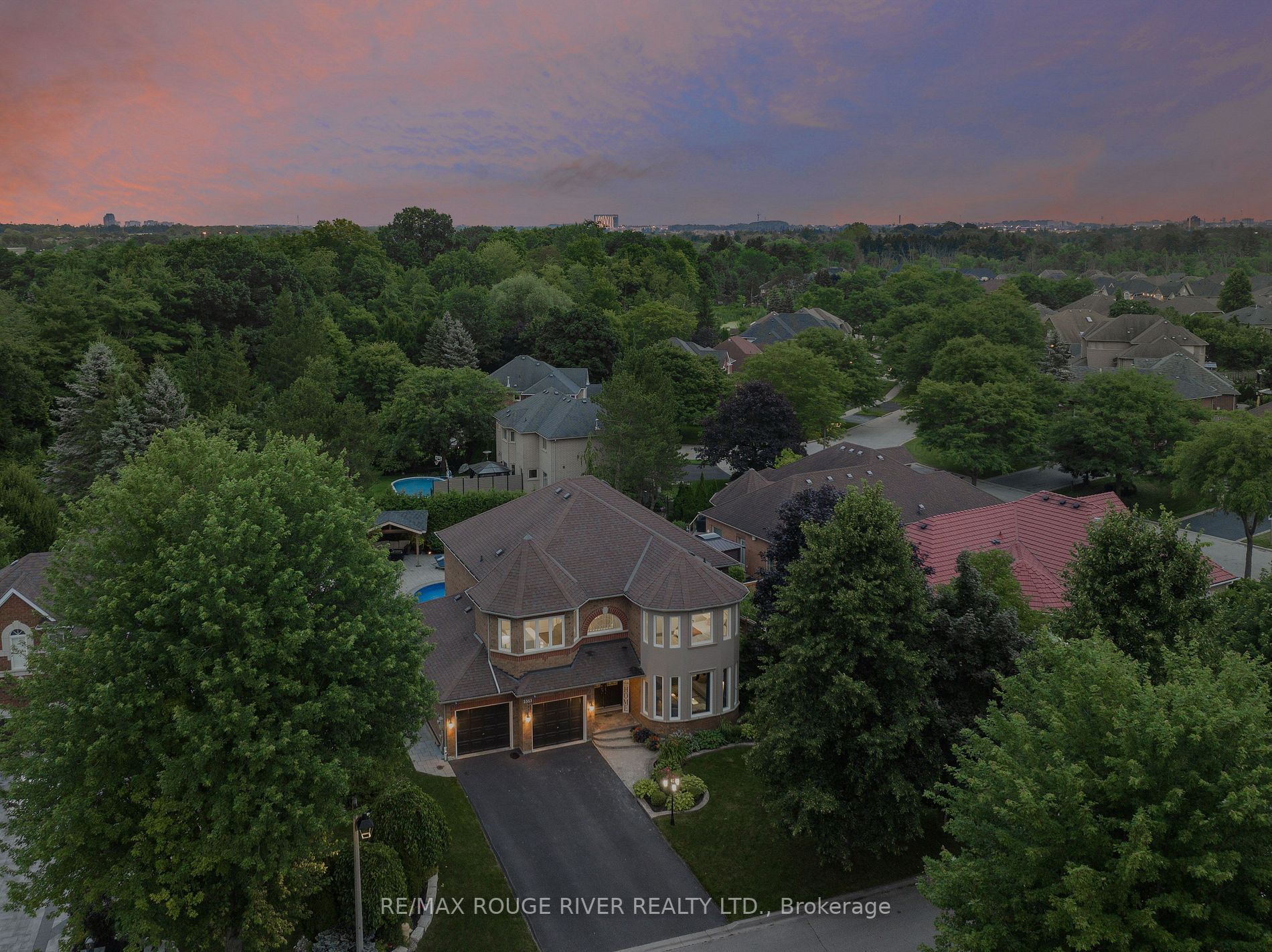 2353 Canterbury Cres