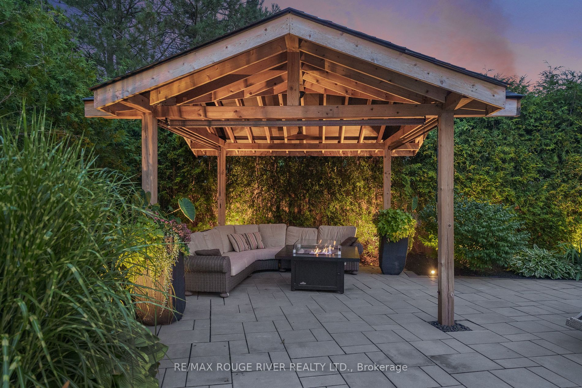 2353 Canterbury Cres