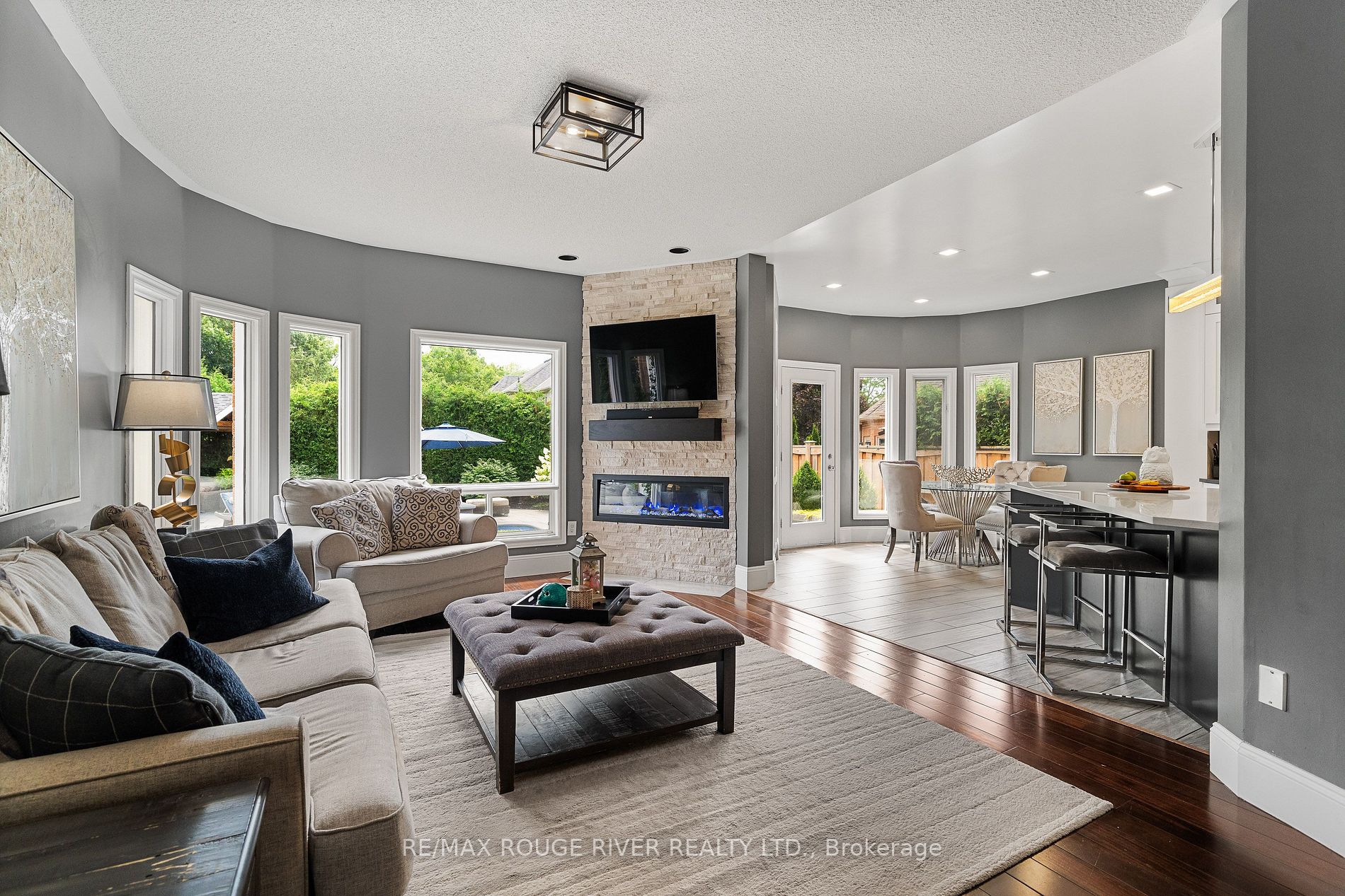 2353 Canterbury Cres