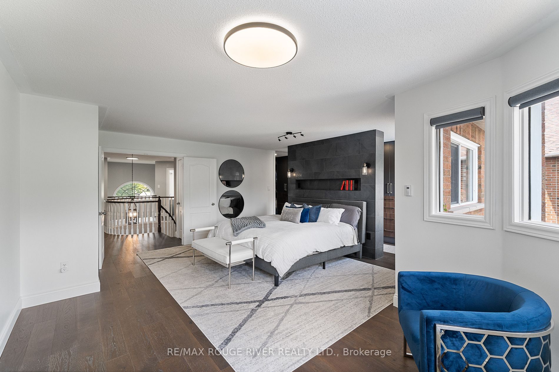 2353 Canterbury Cres