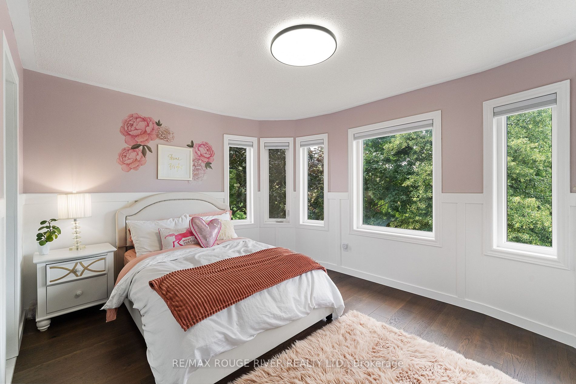 2353 Canterbury Cres