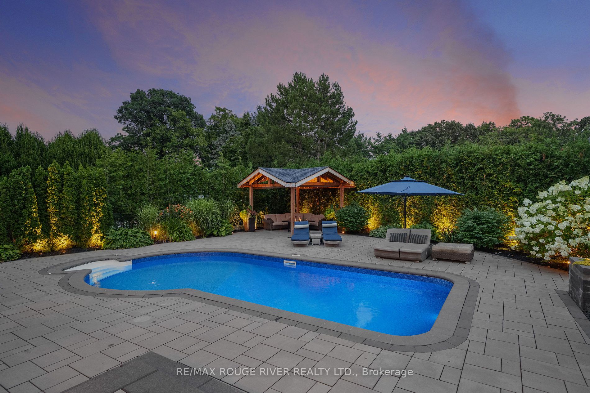 2353 Canterbury Cres