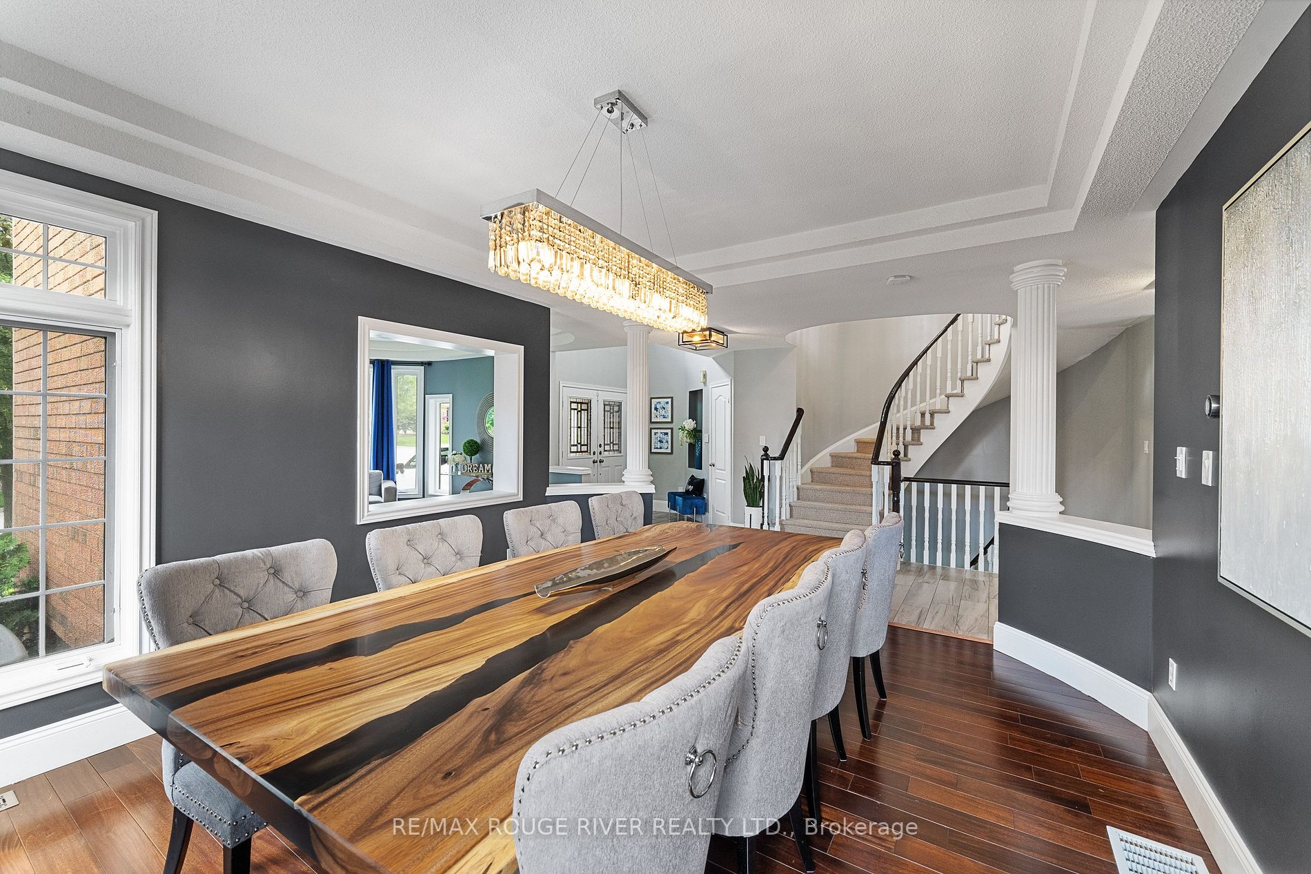 2353 Canterbury Cres