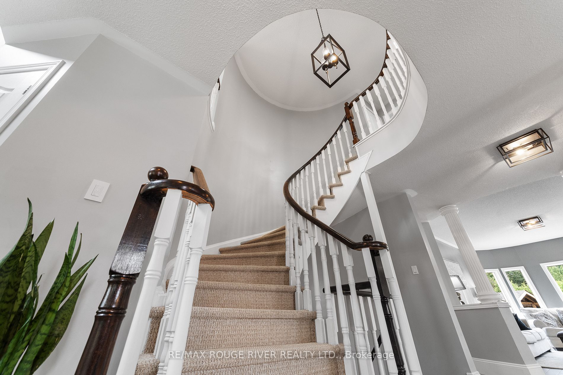 2353 Canterbury Cres