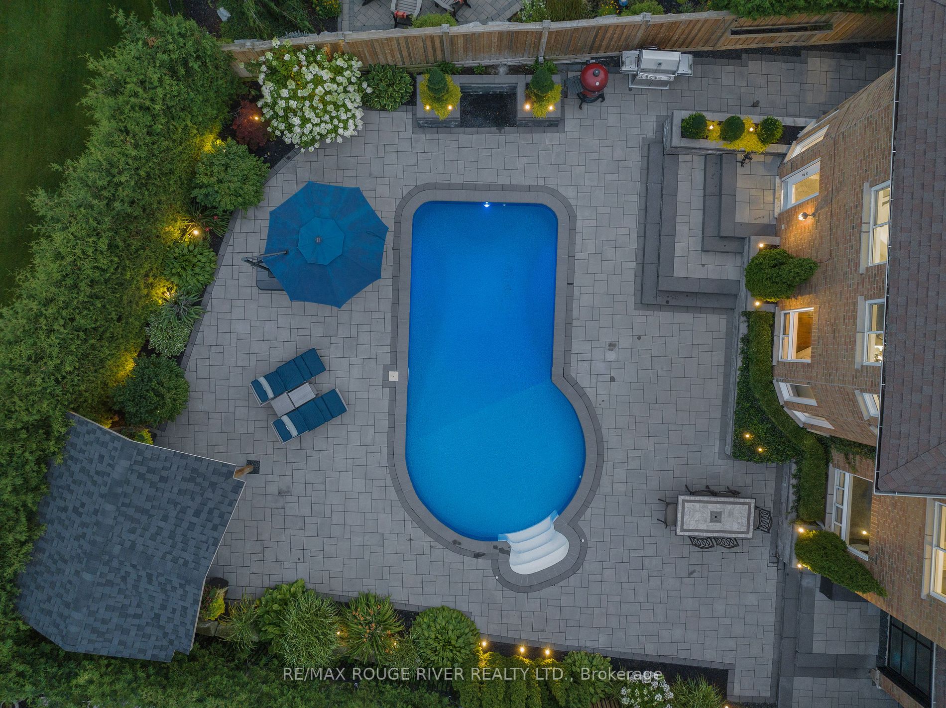 2353 Canterbury Cres